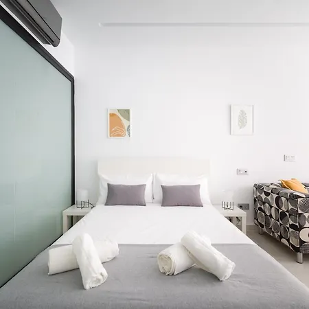 Modern Retreat By Canteras Las Palmas / Gran Canaria