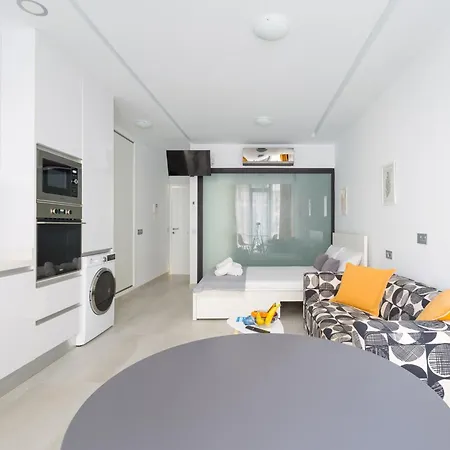 Apartment In Palmas Near Playa De Canteras